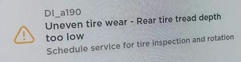 Tesla-Warnung „Profiltiefe des Hinterreifens zu niedrig“ zurücksetzen